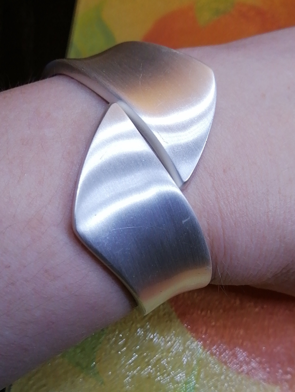 Modern Silver Tone Sculptural Hinged Vintage Bracelet Fits 7